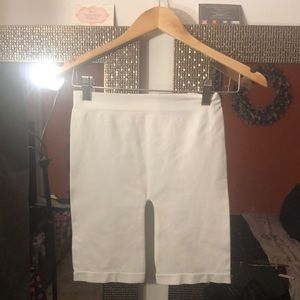 White biker shorts🚴‍♀️💗